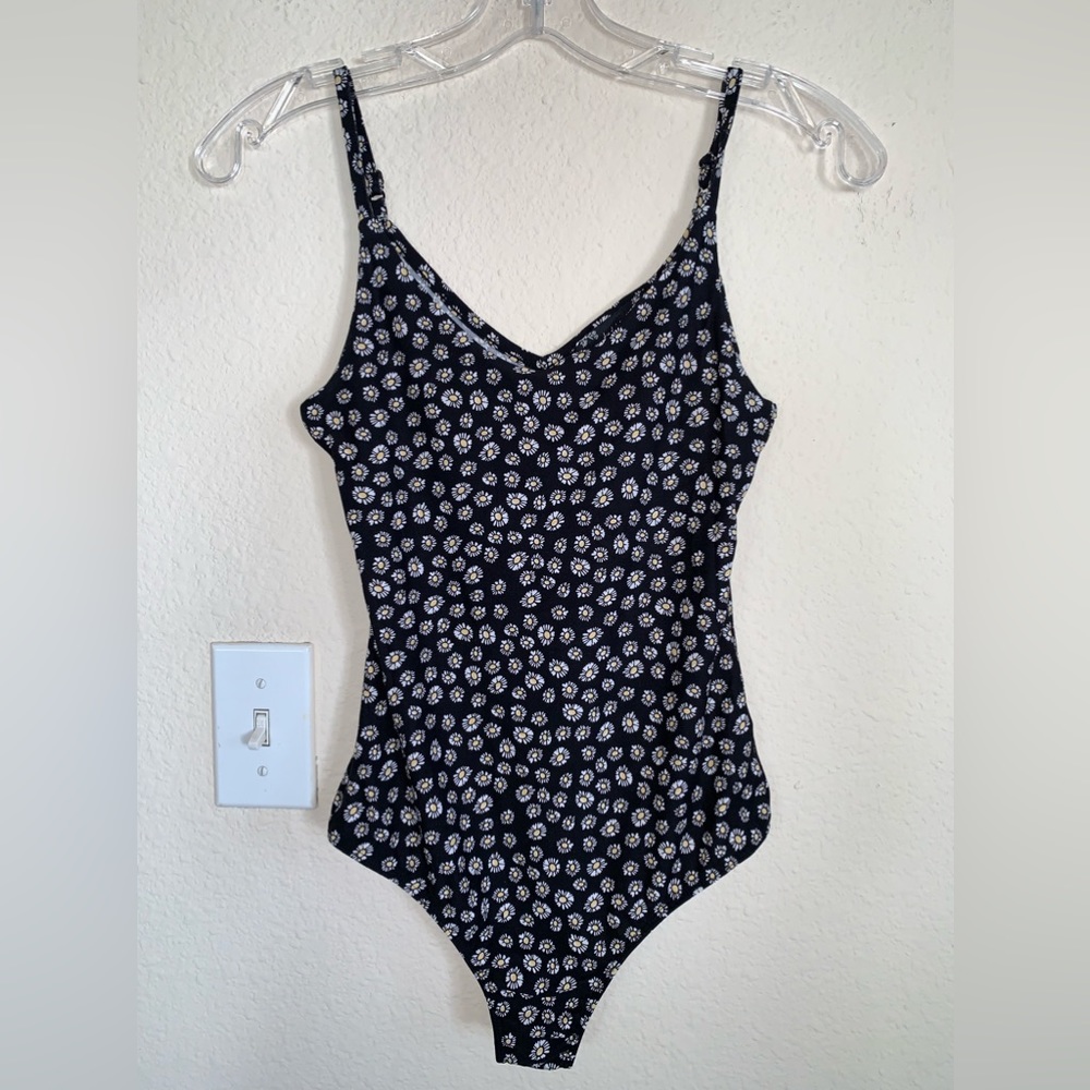 NWOT Daisy Thong Bodysuit